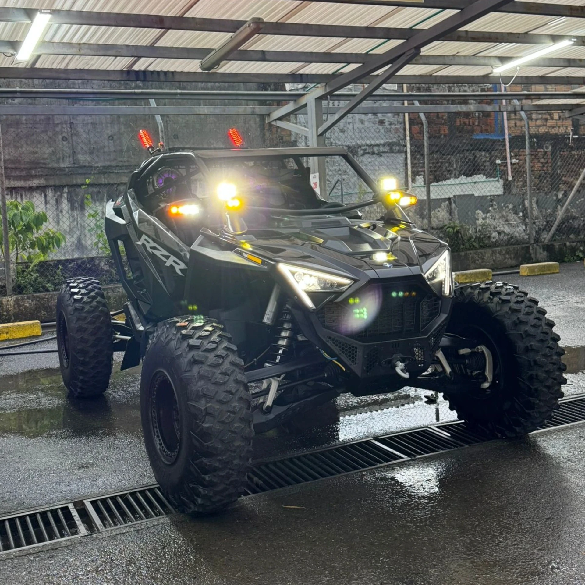POLARIS PERFORMANCE SXS RZR TURBO R SPORT  2024